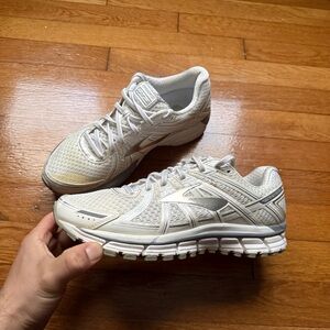 Womens White Brooks Athletic Shoes